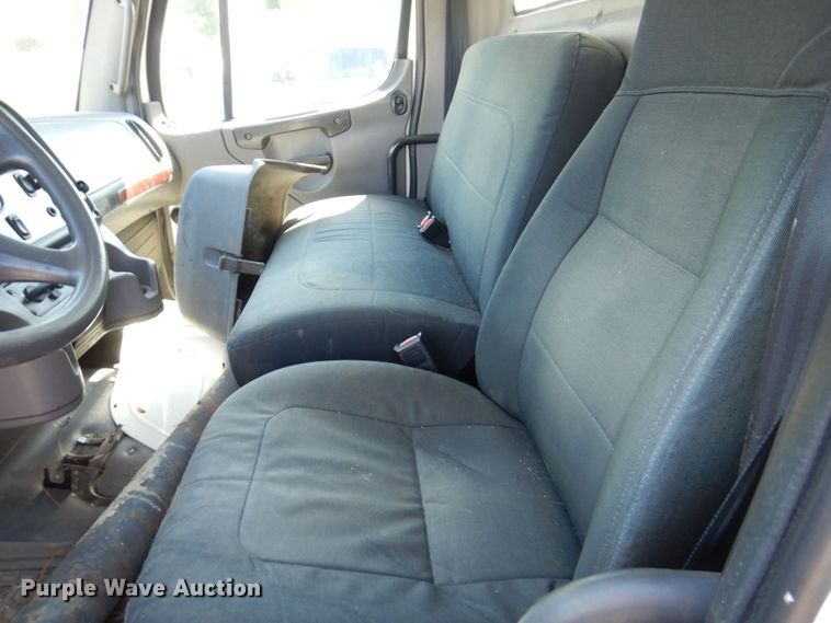 image for item KR9146 2005 Freightliner Business Class M2  delivery truck