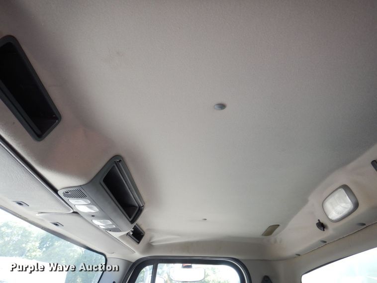 image for item KR9146 2005 Freightliner Business Class M2  delivery truck