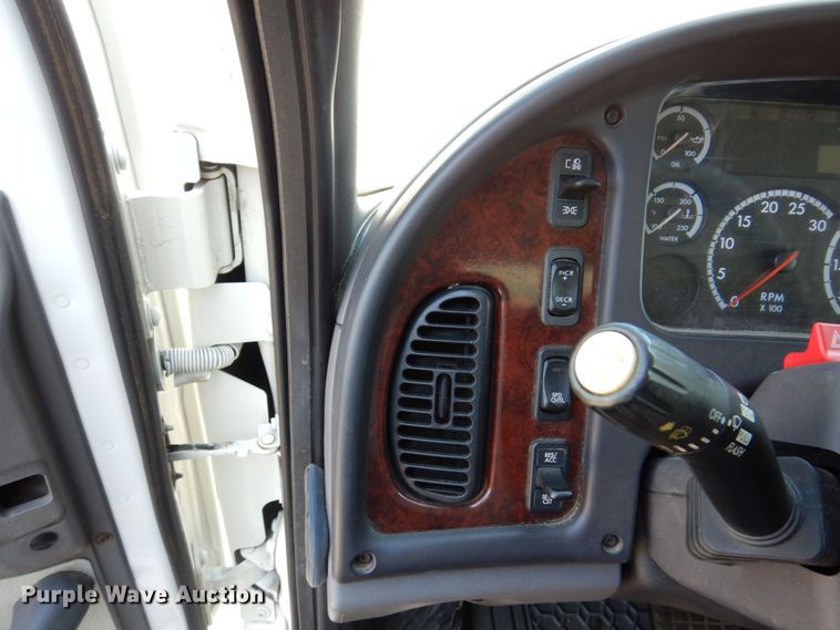 image for item KR9146 2005 Freightliner Business Class M2  delivery truck