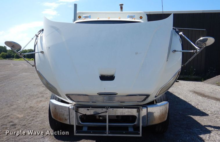 image for item KR9146 2005 Freightliner Business Class M2  delivery truck