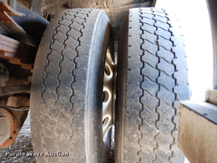 image for item KR9146 2005 Freightliner Business Class M2  delivery truck