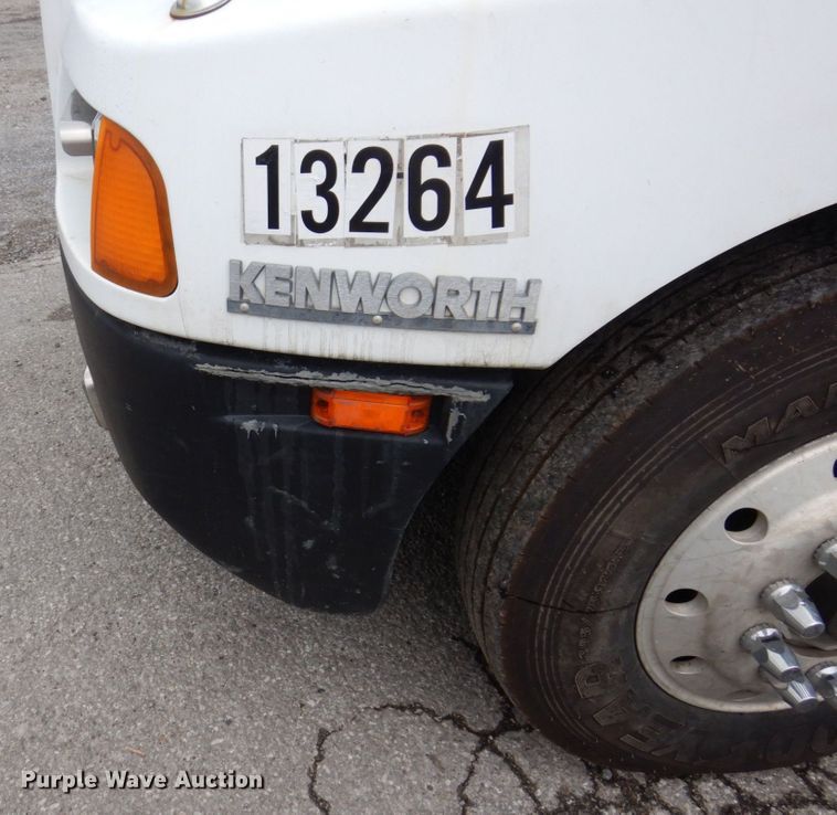 image for item KR9176 1995 Kenworth T600  semi truck