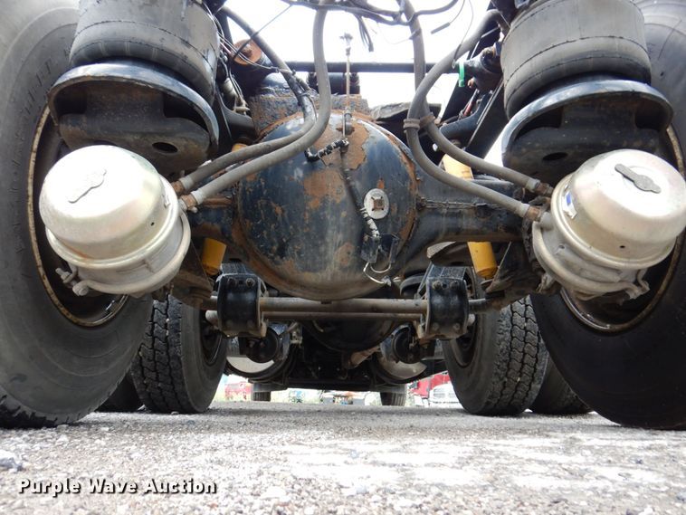 image for item KR9176 1995 Kenworth T600  semi truck