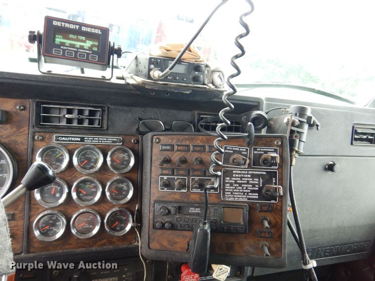 image for item KR9176 1995 Kenworth T600  semi truck