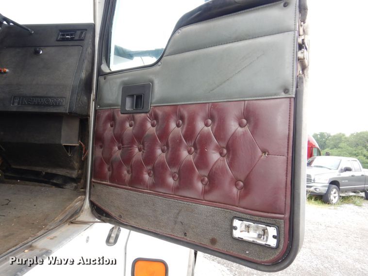 image for item KR9176 1995 Kenworth T600  semi truck