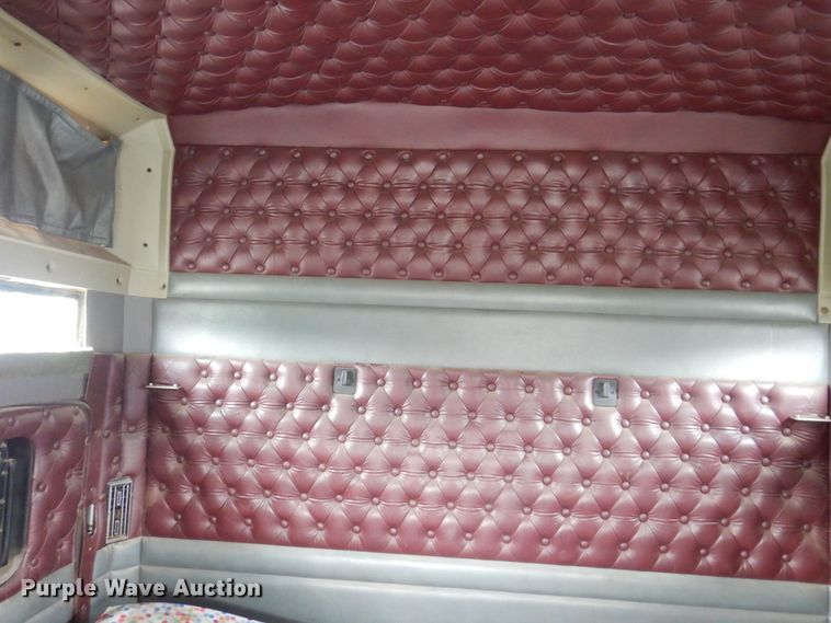 image for item KR9176 1995 Kenworth T600  semi truck