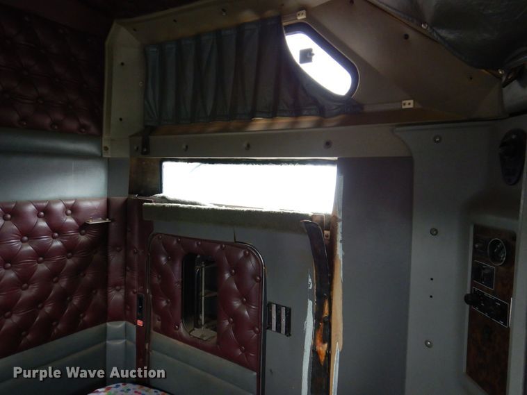 image for item KR9176 1995 Kenworth T600  semi truck