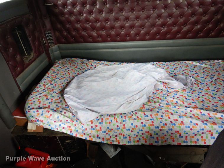 image for item KR9176 1995 Kenworth T600  semi truck