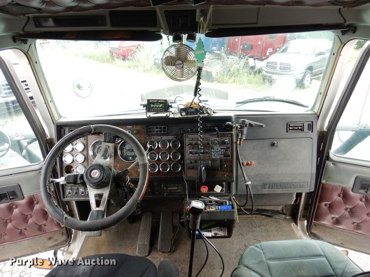 image for item KR9176 1995 Kenworth T600  semi truck