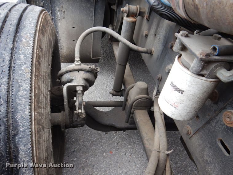 image for item KR9176 1995 Kenworth T600  semi truck