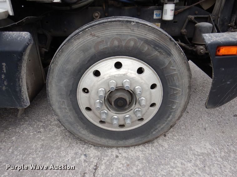 image for item KR9176 1995 Kenworth T600  semi truck