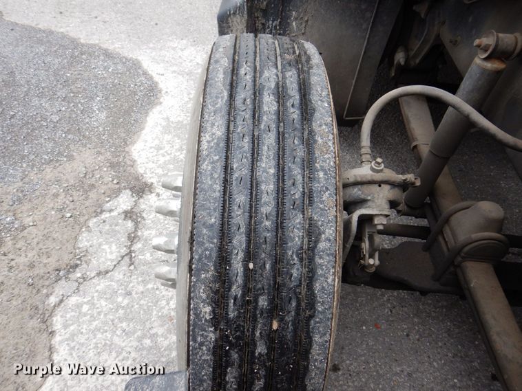 image for item KR9176 1995 Kenworth T600  semi truck