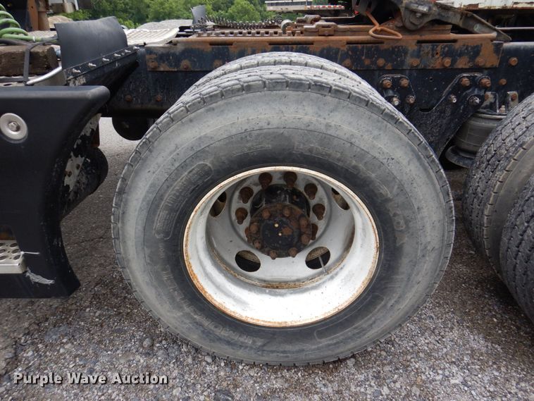 image for item KR9176 1995 Kenworth T600  semi truck