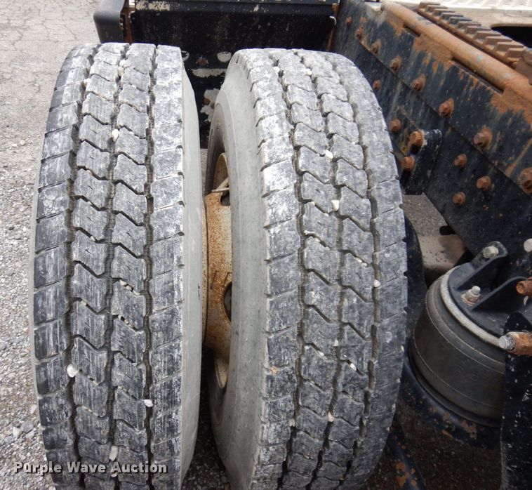 image for item KR9176 1995 Kenworth T600  semi truck