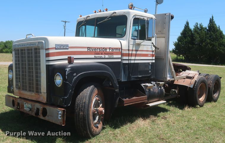 image for item KR9892 1975 International Transtar 4300  semi truck