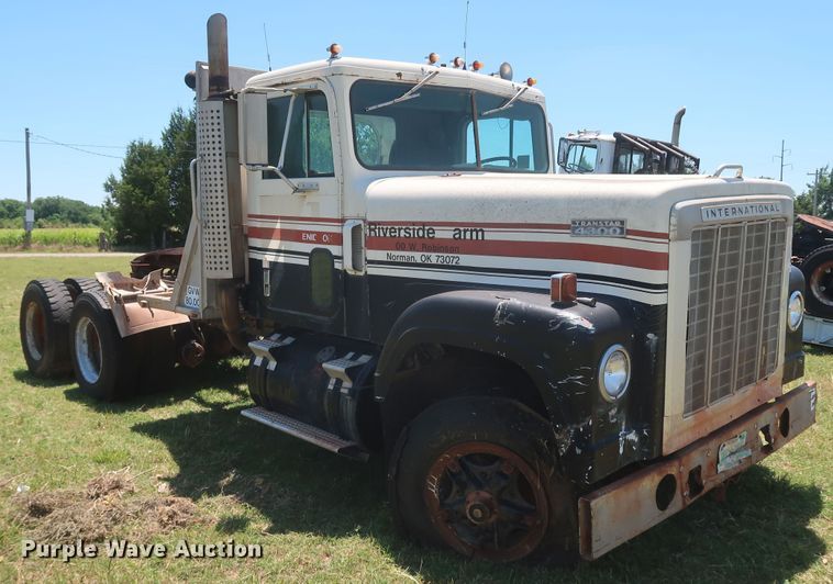 image for item KR9892 1975 International Transtar 4300  semi truck