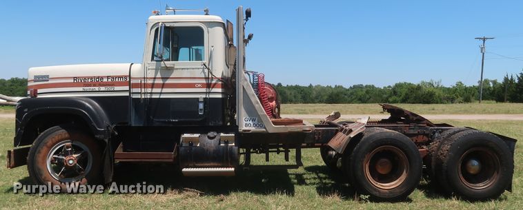 image for item KR9892 1975 International Transtar 4300  semi truck