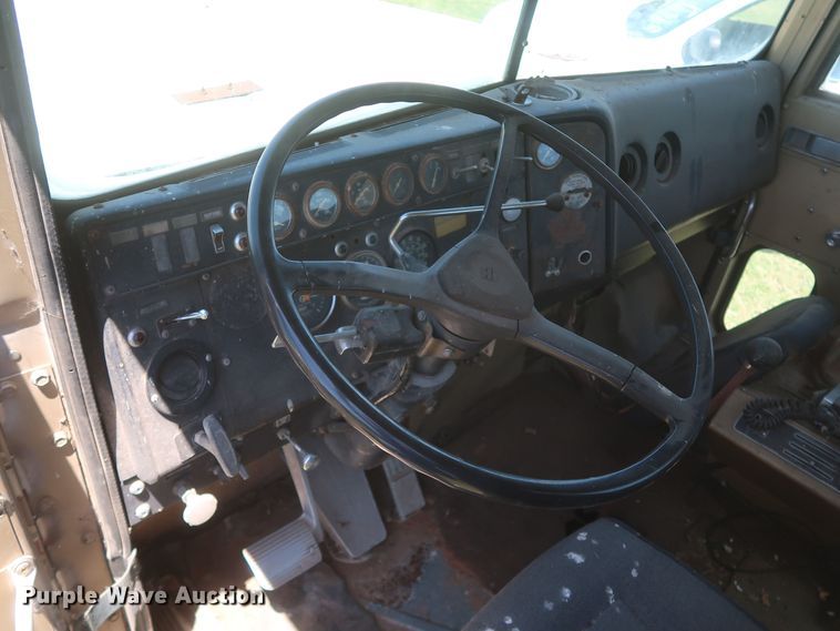 image for item KR9892 1975 International Transtar 4300  semi truck