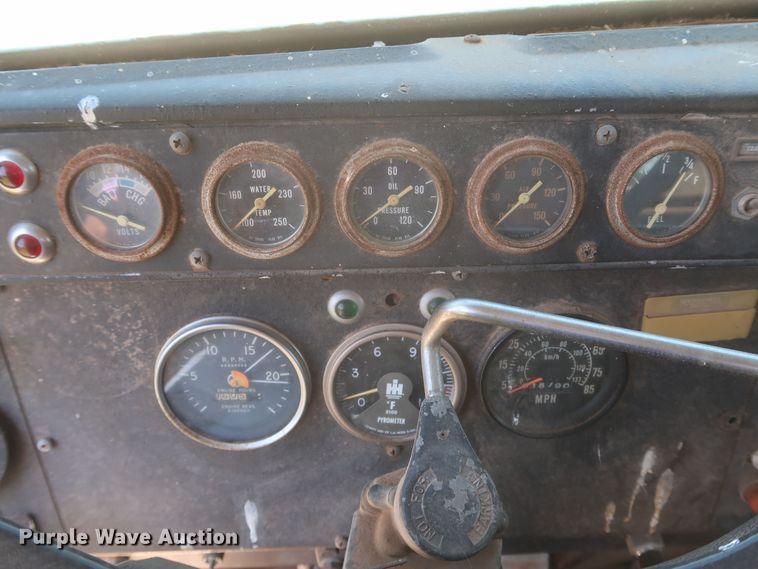 image for item KR9892 1975 International Transtar 4300  semi truck