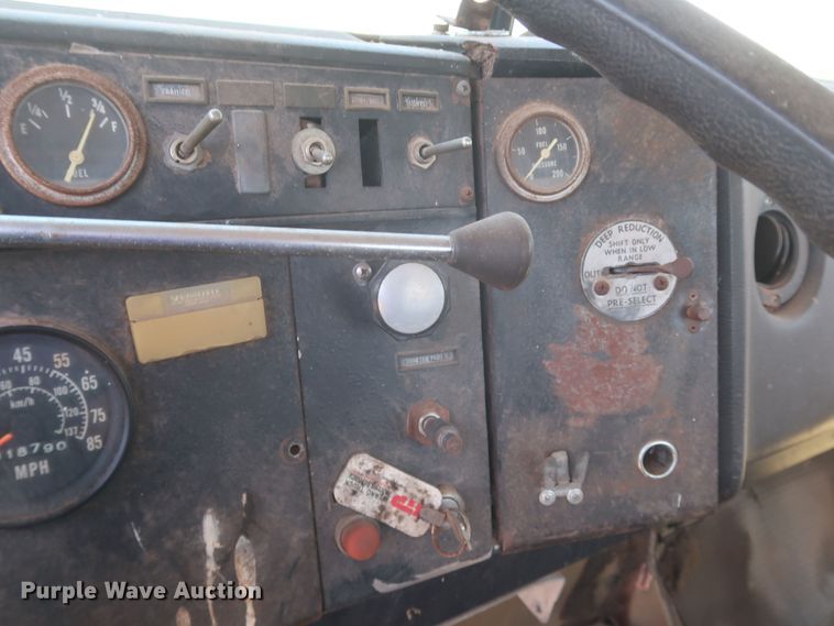 image for item KR9892 1975 International Transtar 4300  semi truck