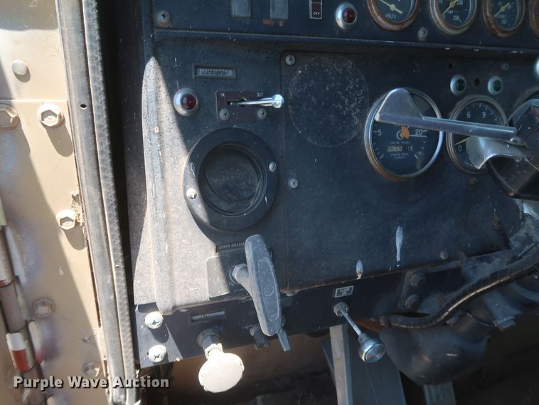 image for item KR9892 1975 International Transtar 4300  semi truck