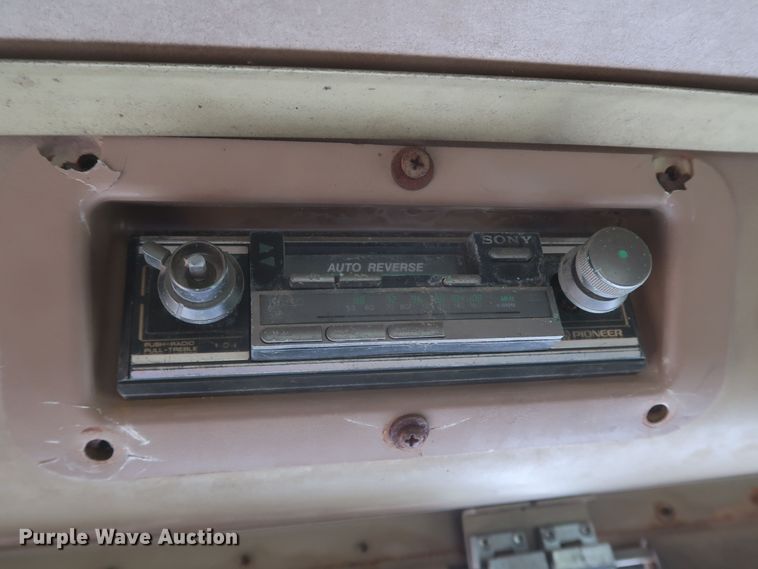 image for item KR9892 1975 International Transtar 4300  semi truck