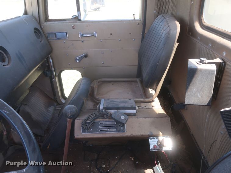 image for item KR9892 1975 International Transtar 4300  semi truck