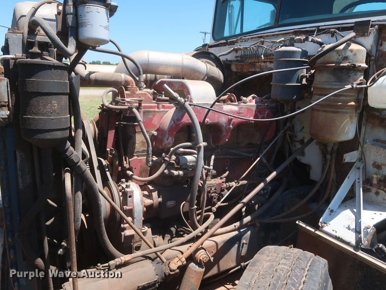 image for item KR9892 1975 International Transtar 4300  semi truck