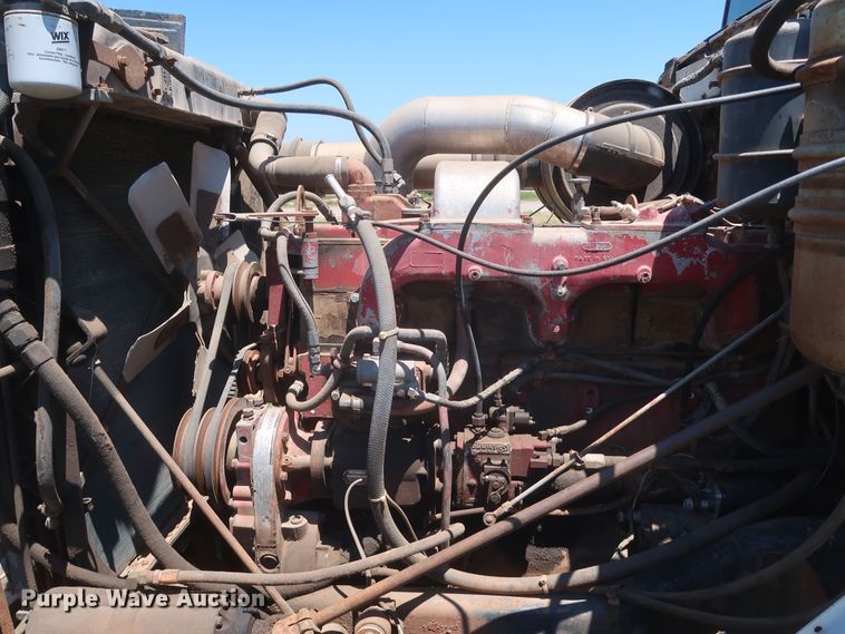 image for item KR9892 1975 International Transtar 4300  semi truck