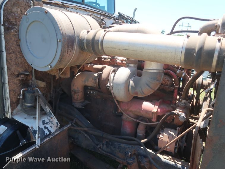 image for item KR9892 1975 International Transtar 4300  semi truck