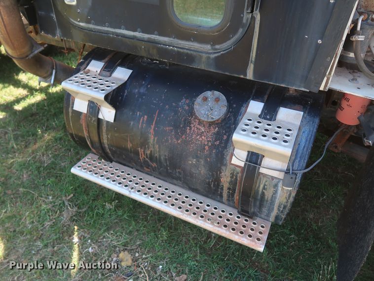 image for item KR9892 1975 International Transtar 4300  semi truck