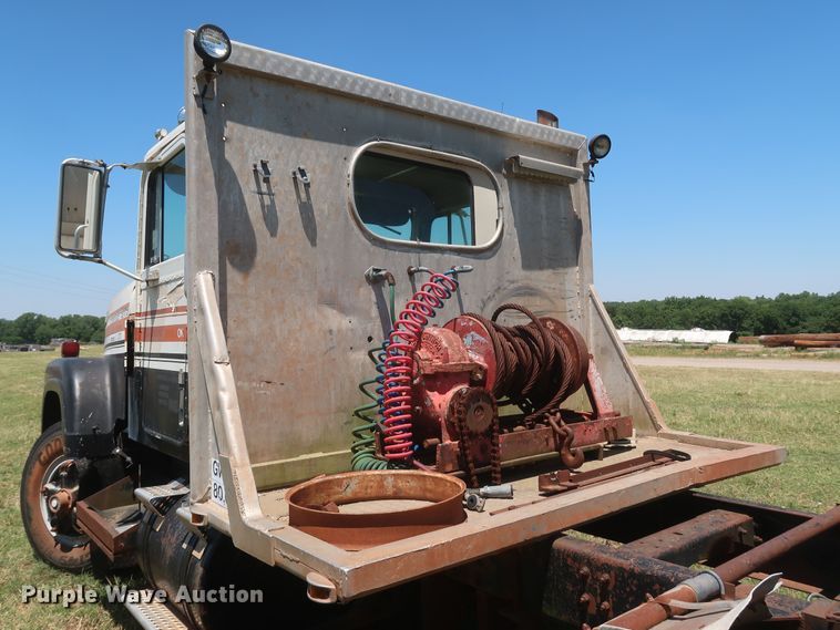 image for item KR9892 1975 International Transtar 4300  semi truck