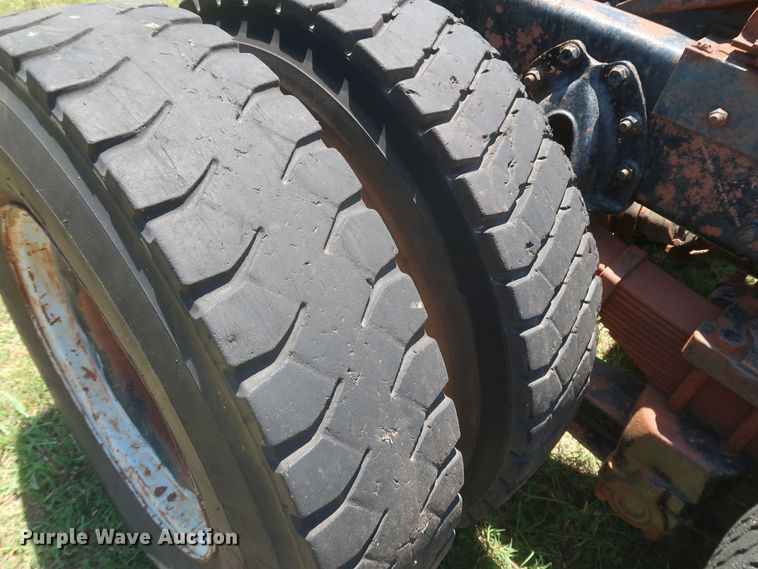 image for item KR9892 1975 International Transtar 4300  semi truck