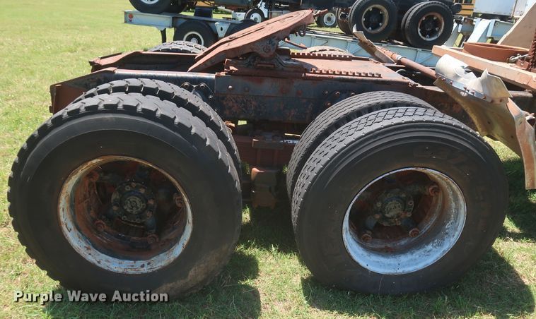 image for item KR9892 1975 International Transtar 4300  semi truck