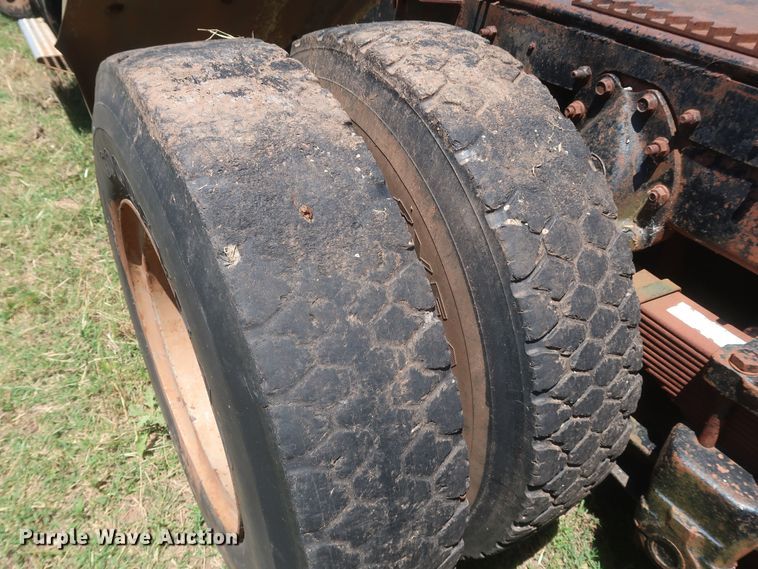 image for item KR9892 1975 International Transtar 4300  semi truck