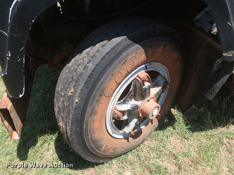 image for item KR9892 1975 International Transtar 4300  semi truck