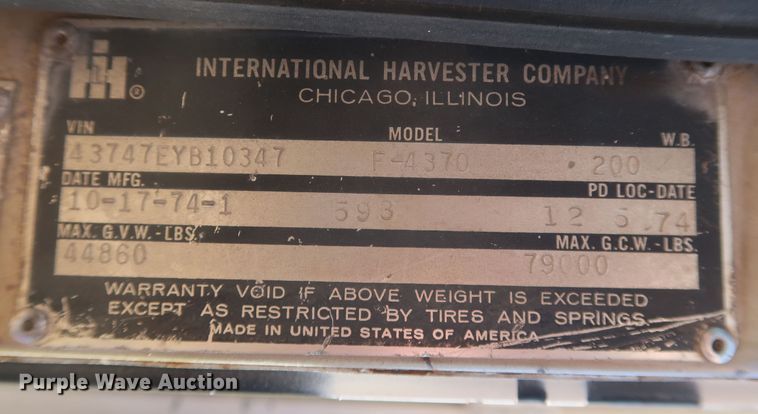 image for item KR9892 1975 International Transtar 4300  semi truck