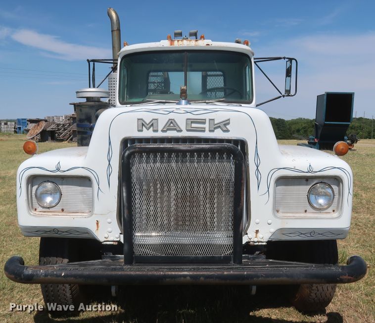image for item KR9893 1975 Mack  semi truck