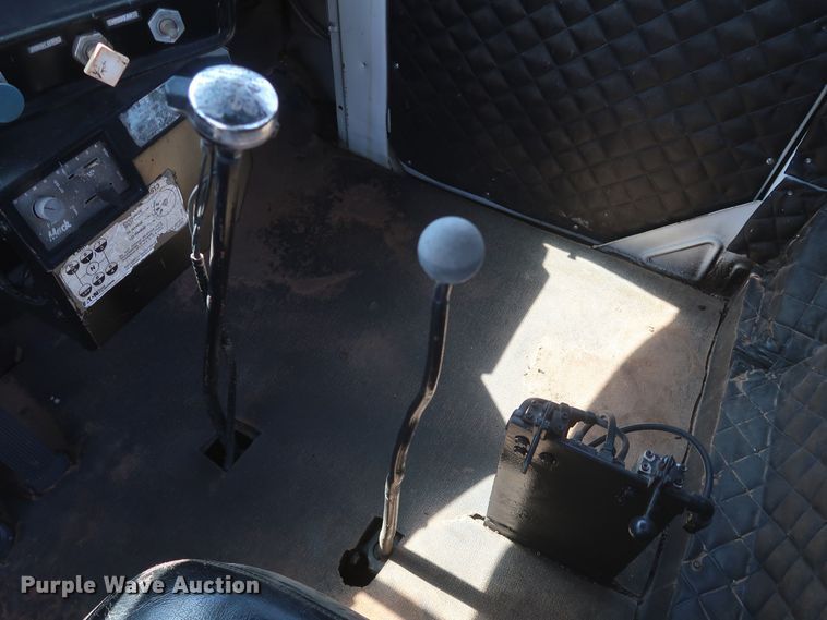 image for item KR9893 1975 Mack  semi truck