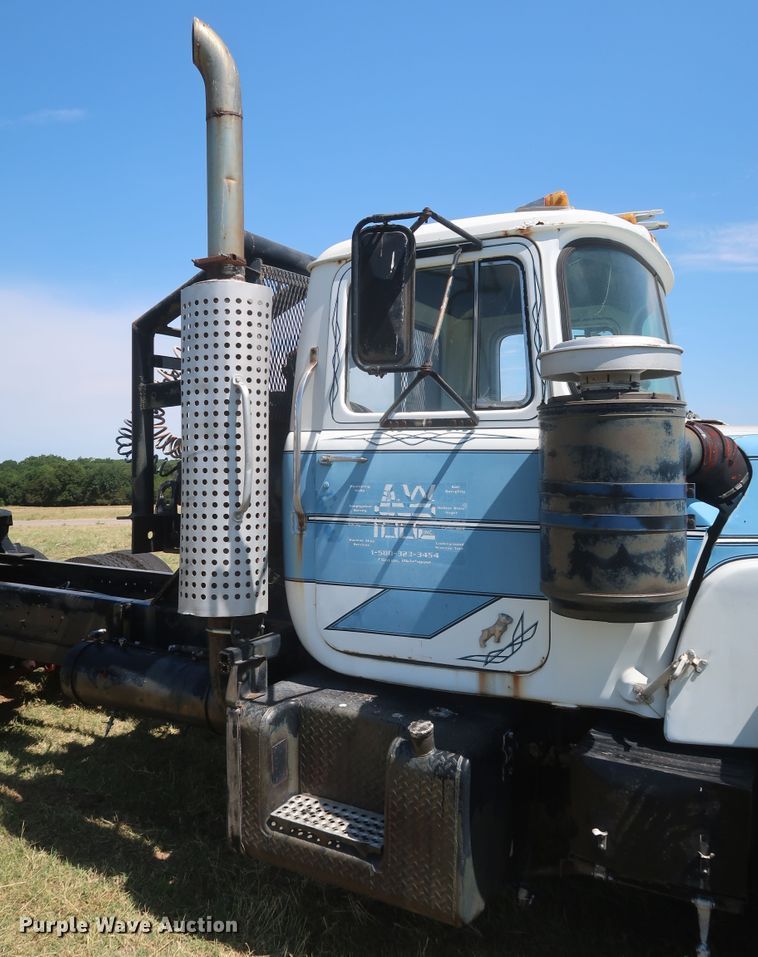 image for item KR9893 1975 Mack  semi truck