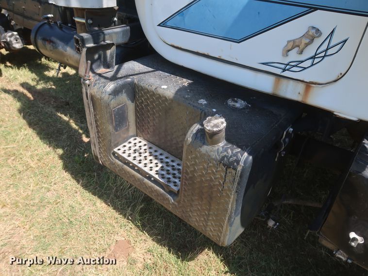 image for item KR9893 1975 Mack  semi truck