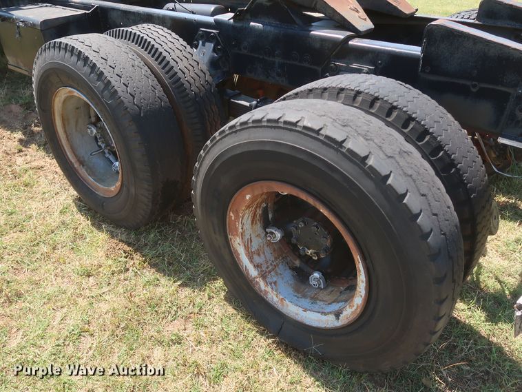 image for item KR9893 1975 Mack  semi truck