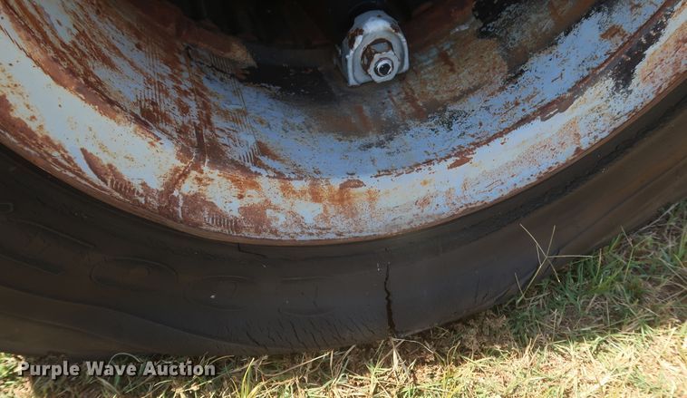 image for item KR9893 1975 Mack  semi truck