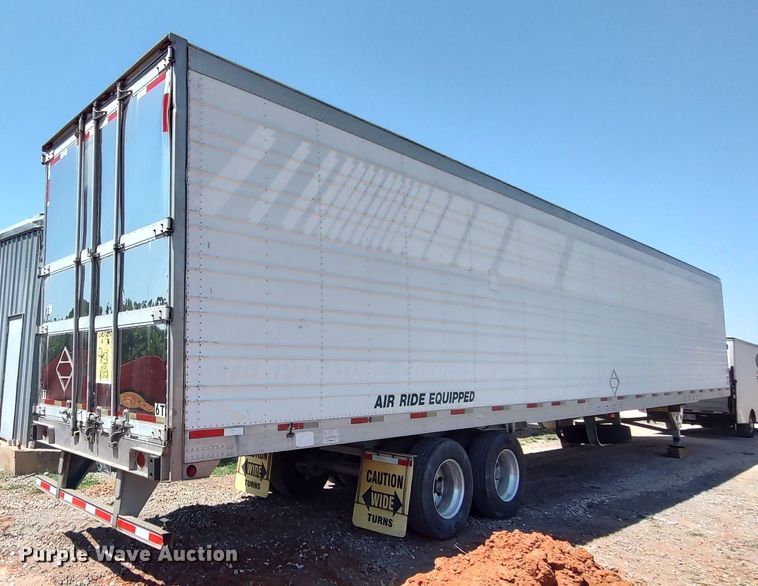 image for item LU9155 2005 Utility  refrigerated van trailer