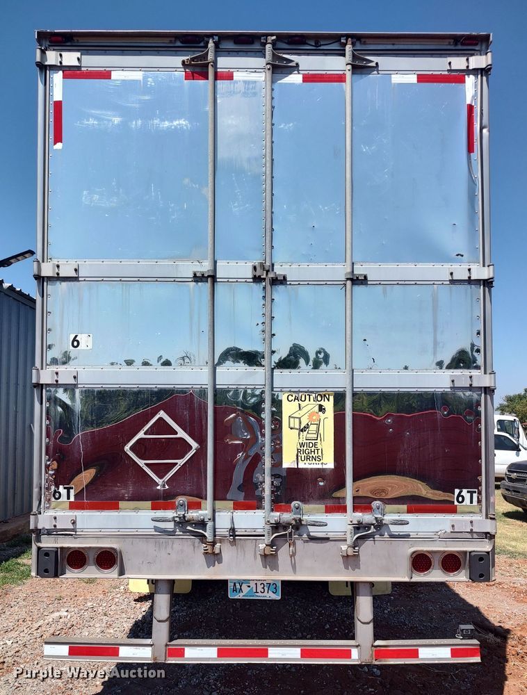 image for item LU9155 2005 Utility  refrigerated van trailer