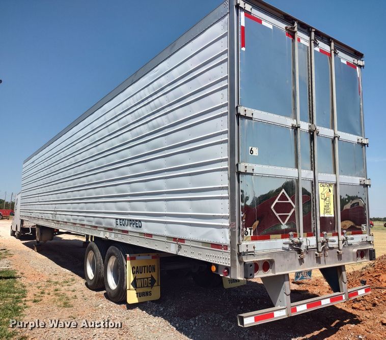 image for item LU9155 2005 Utility  refrigerated van trailer