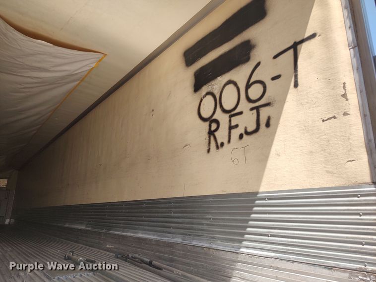 image for item LU9155 2005 Utility  refrigerated van trailer