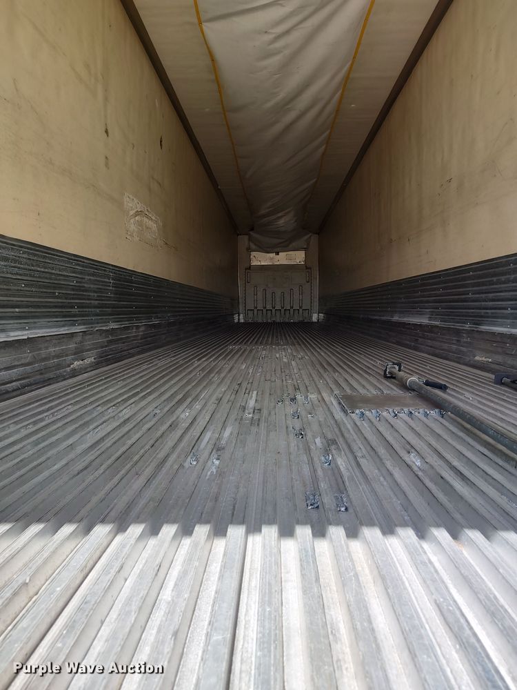 image for item LU9155 2005 Utility  refrigerated van trailer