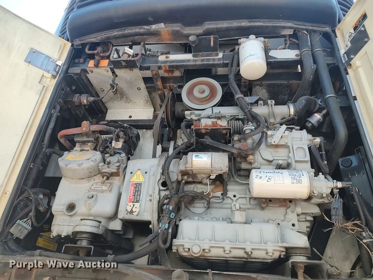 image for item LU9155 2005 Utility  refrigerated van trailer