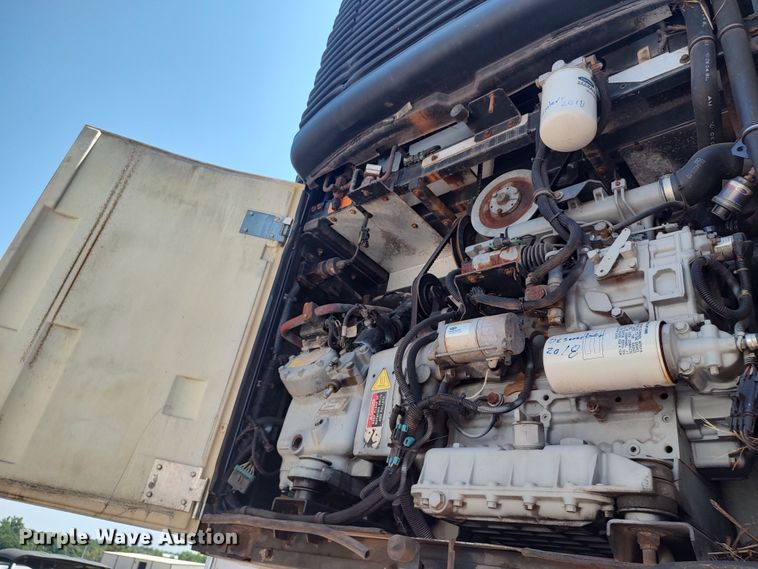 image for item LU9155 2005 Utility  refrigerated van trailer